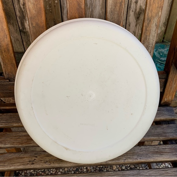 Vintage Tupperware large divided vegetable/chip & Dip tray with Lid. White. - Picture 3 of 6